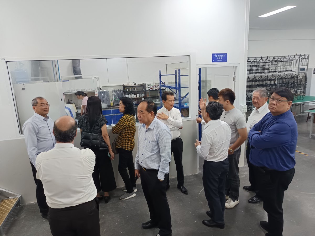 AGJA Inspecting XRF Gold Testing Equipment - Purity Verification